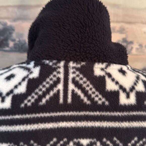 CHAPS Alpine Zippered Vest - Picture 5 of 8